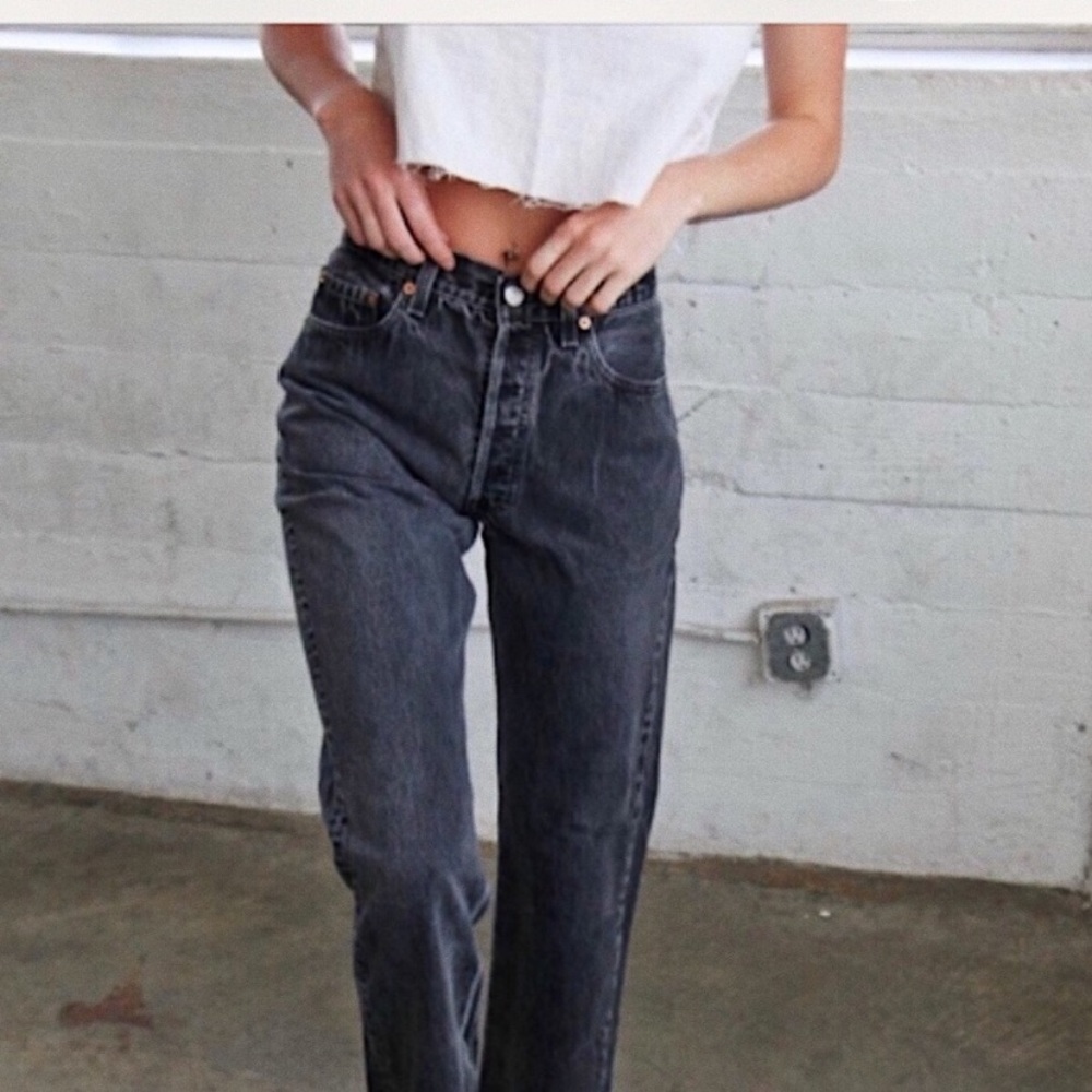 Vintage Levi’s 550 Black High Wasted Jeans - Picture 2 of 9